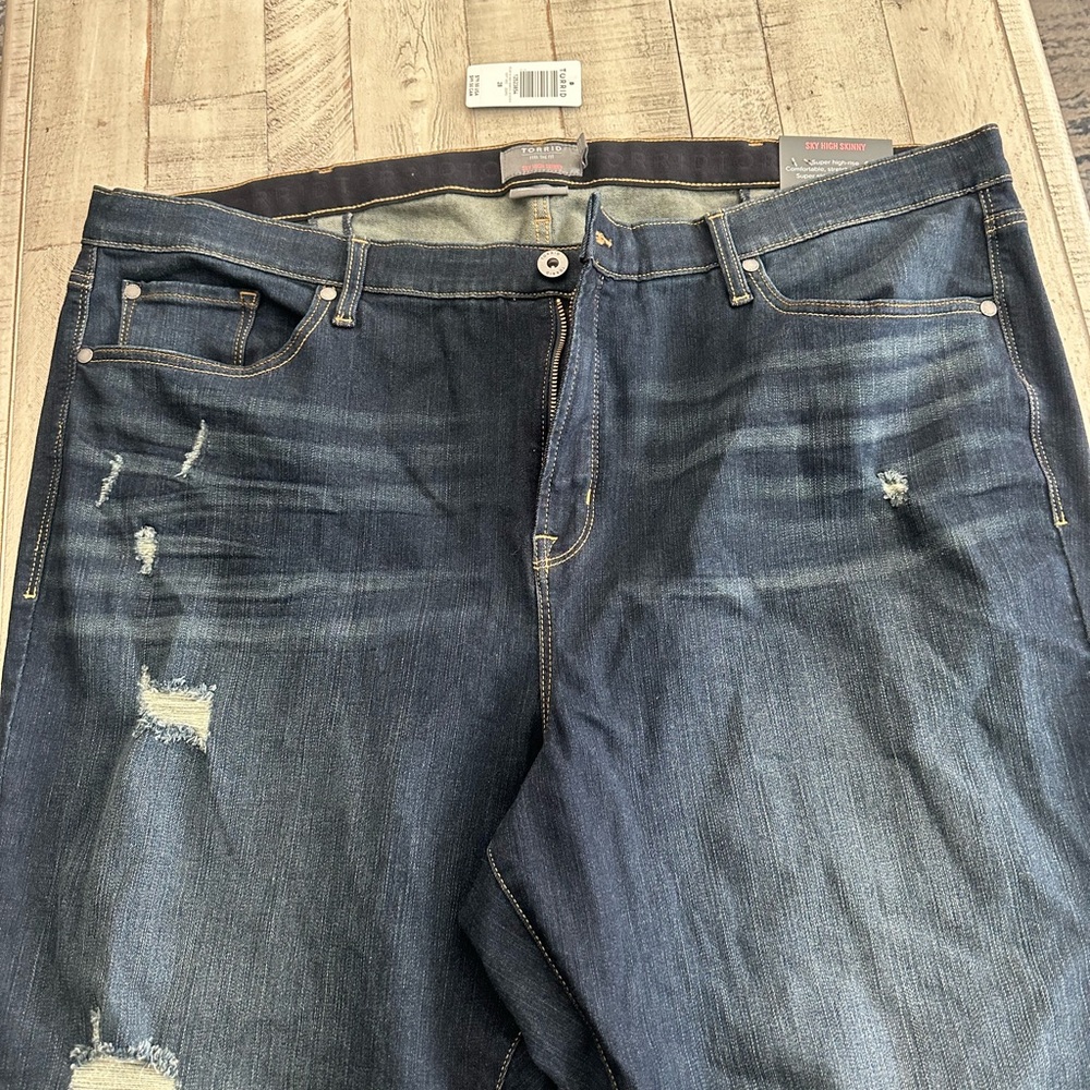 Distressed Blue Jeans - Picture 4 of 10